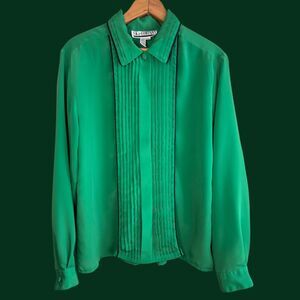 Perfect and Gorgeous Vintage SK & Company Pintuck Button Down Blouse